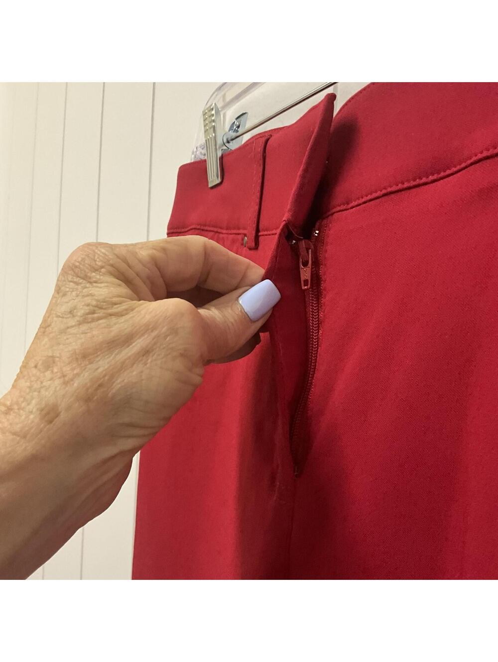 89th and Madison Women's Size 10 Red Cropped Capris Pants Stretch - Picture 3 of 8